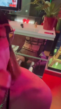 Seorang hamba seks, tunduk di hadapan ayam jantan yang cantik di facefucking untuk hari valentine vanessabitchx parischiennetrvprod⁹¹