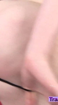 Vedeta porno transsexuală Sarina Valentina cu corp luxuriant