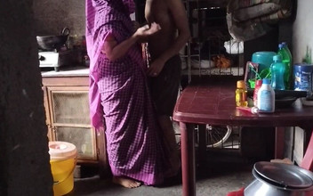 Fantacycutting: La casalinga vicina scopa privatamente con me