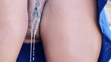 Sarah Fonteyna: Två öppna fitta sprutar med höga ljud och pruttar