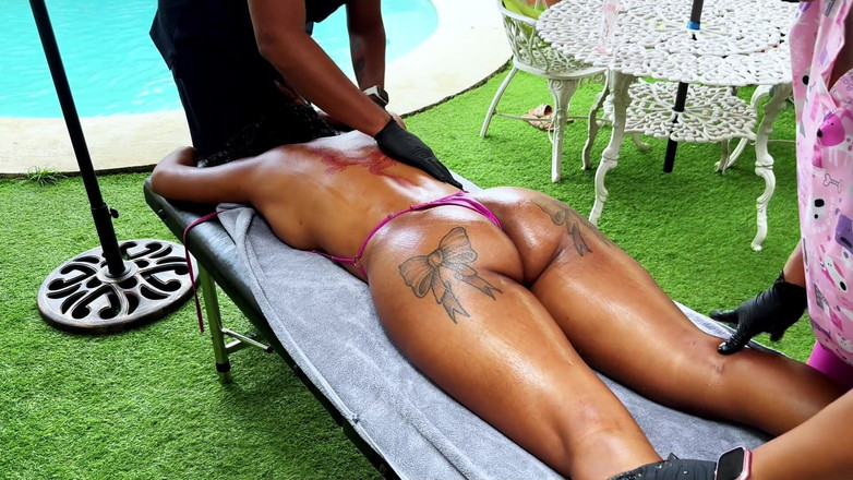 Leyne Rodriguez: Tante semok latina dengan tubuh aduhai lagi asik pijat sampai...