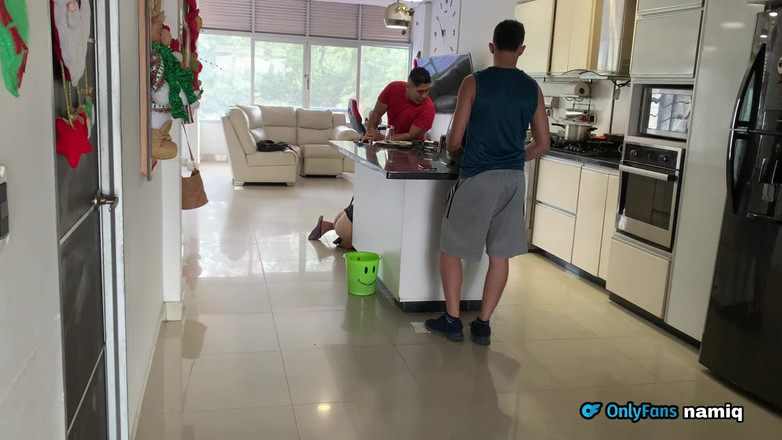 Rorono4zhot: 妻が親友と浮気し、その親友が訪ねてきたのに!