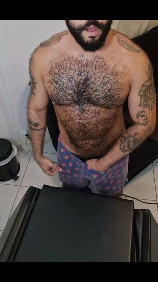 RiqueMartinsRJ: Hey Baby, Wanna Jerk off and Cum with Me?