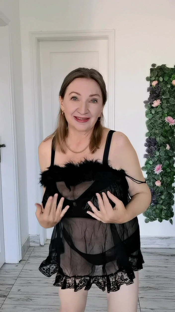 MariaOld: Sexy rijpe milf plaagt met enorme borsten