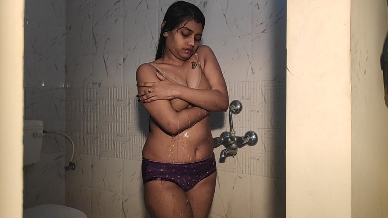 Alia Advani: Indyjska modelka dla dorosłych Alia Advani Steamy Shower Show