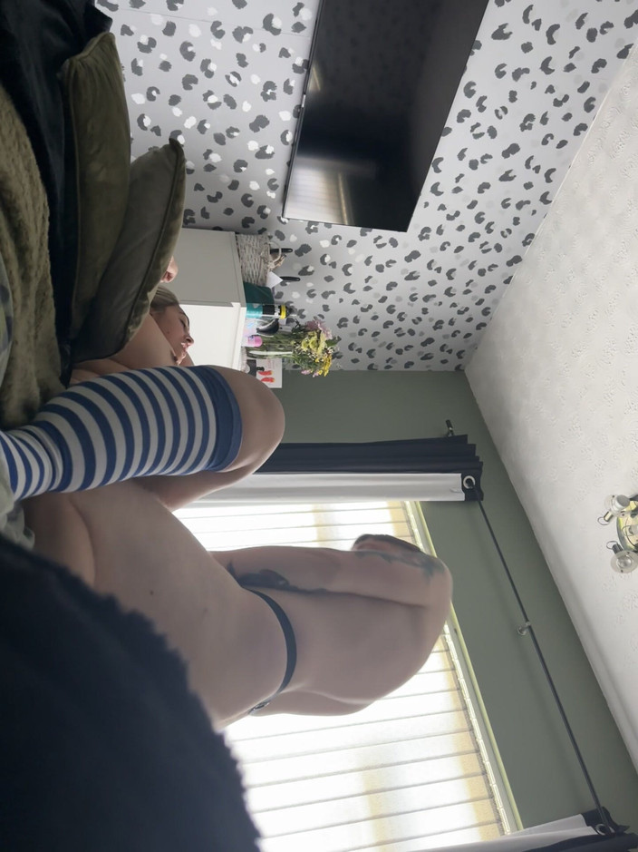 Filthy British Couple: Ich reite deinen schwanz wie ein gutes mädchen
