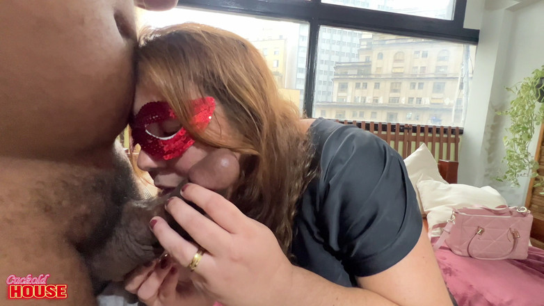 CuckoldHouse: Femeie căsătorită mare și frumoasă care face sex anal unui bărbat...