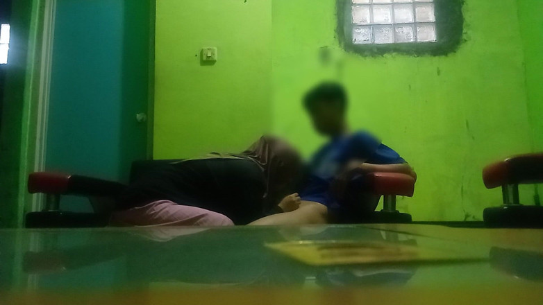 Famly sex: Saya hampir menemui apabila saya mengongkek pepek abang tiri saya...