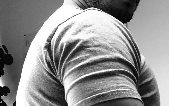 Paulbull: Eerste poging om mijn pik nuttig te laten maken voor...