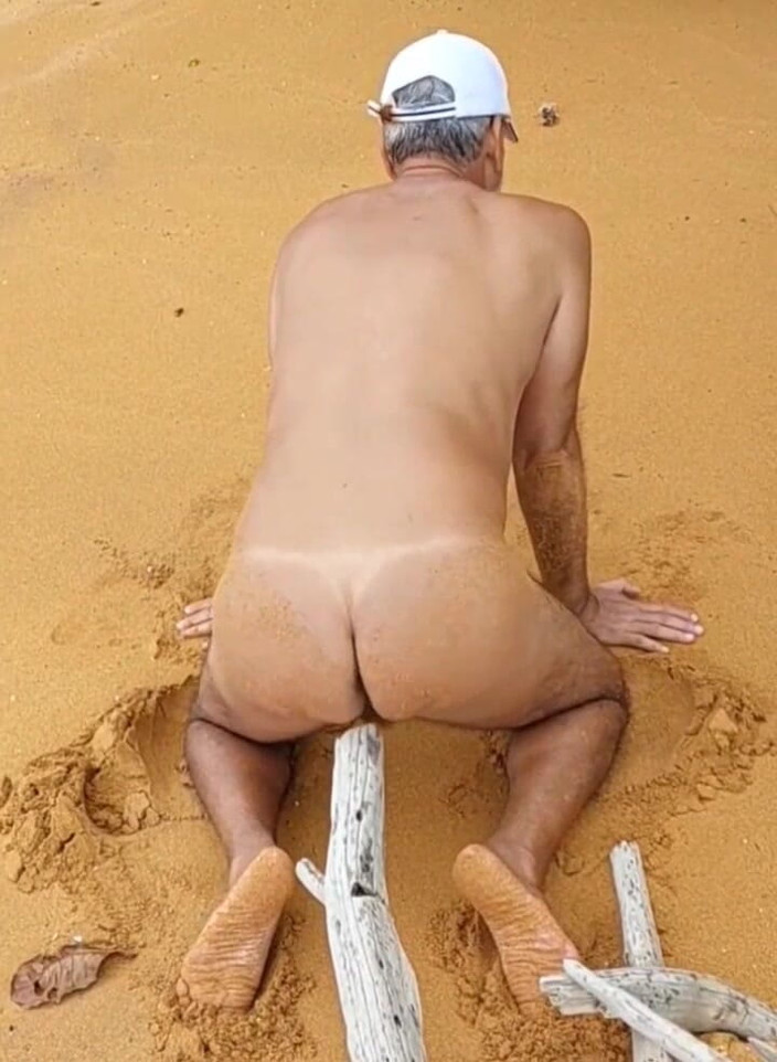 Ladysilvas: Ladysilva nackt am strand geil mit einem schwanz in ihrem...