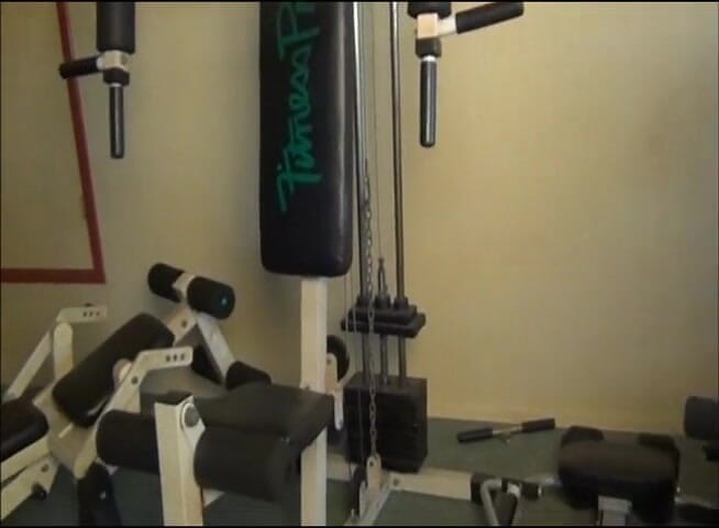 Flash Model Amateurs: Cute brunette shows her sexy body in the gym