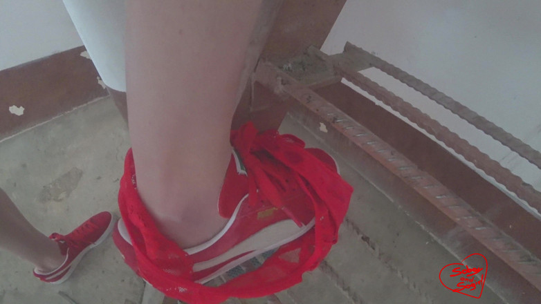 SOboyandSOgirl: Decidimos dar un paseo con un tapón anal pero llegamos...