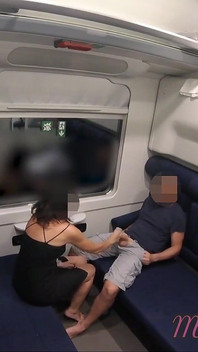 기차에서 플래시 자지 - 공공 장소에서 자지를 빨고 입에 사정하는 소녀 - Misscreamy