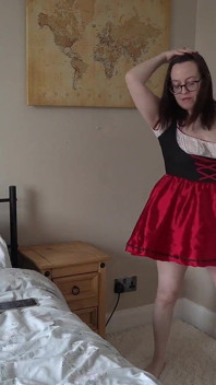 Safada red wench striptease