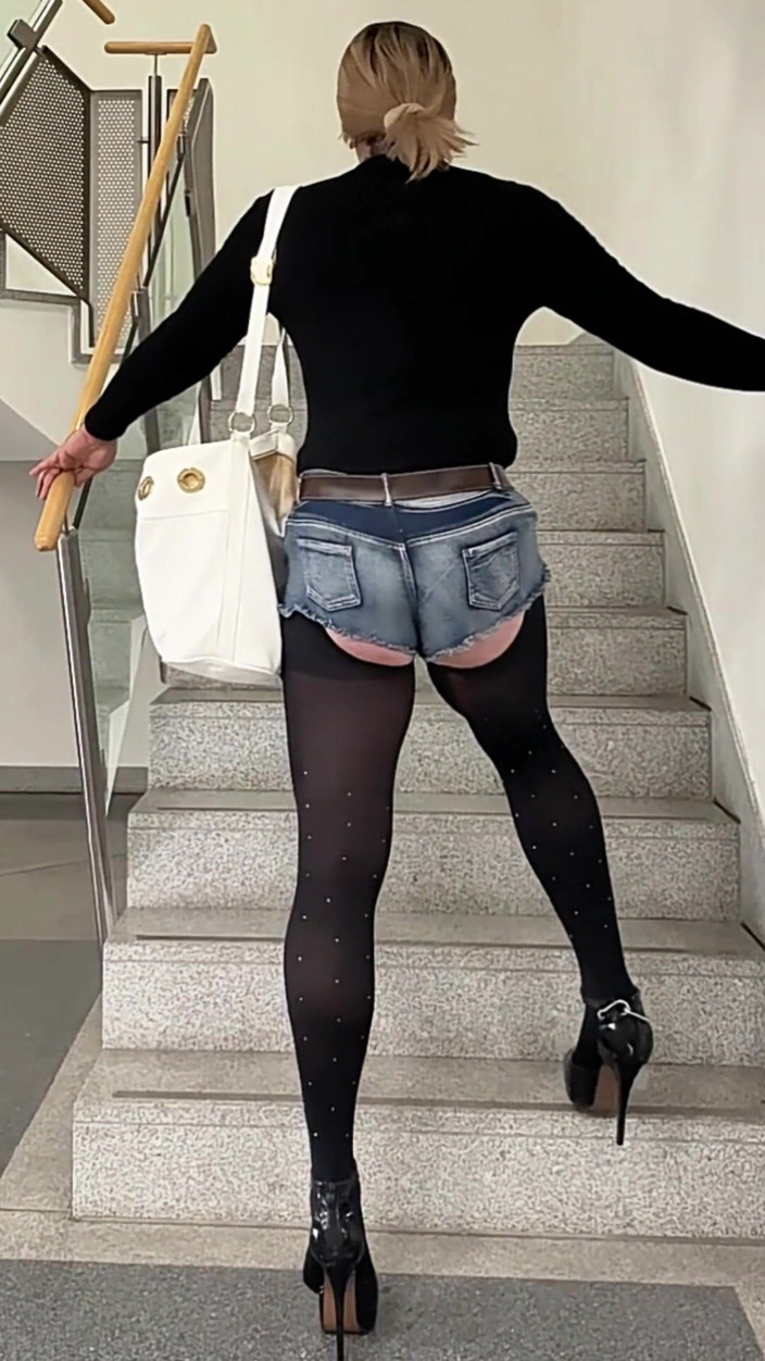SissyDaniella: Sissy v kanceláři