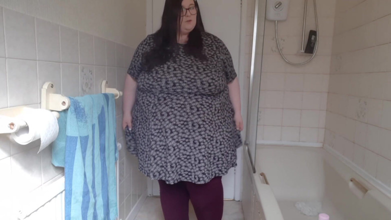 SSBBWLadyBrads: SSBBW shower striptease, lets get naked