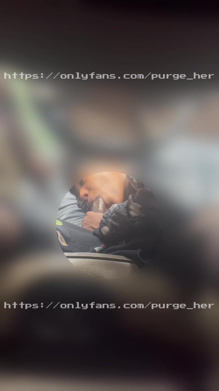 Purge_her: उसे परवाह नहीं है कि उसे मेरा लंड चूसते कौन देखता है