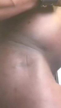 섹스 토이로 정액을 전달하는 Alexismusclebutt