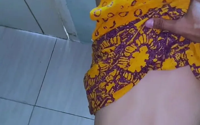 Bella Ivanka: A Young Woman Loves to Squirm in Her Pussy