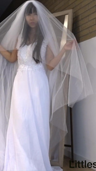 Une mariée vampire squirte en gros plan