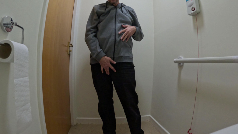 Rockardglans: Inodoros de trabajo desnuda, gran polla goteando semen cremoso