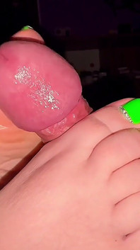 Vero Footjob Amatoriale Con Belle Dita Dei Piedi in Primo Piano