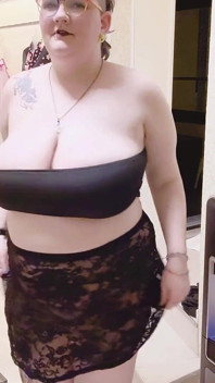 POV Roleplay: Roomate chce zkontrolovat, zda je její oblečení děvka