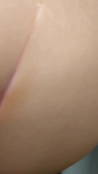 Adik tiri kecil tersangkut dalam pengering