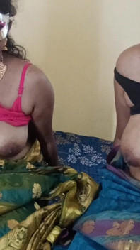 Dona de casa infiel curtindo sexo a três
