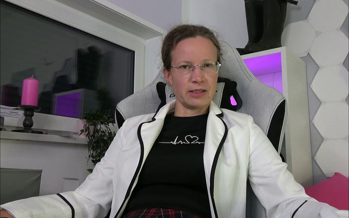 Annika Rose: 我会告诉你像你这样的失败者鸡巴被允许做