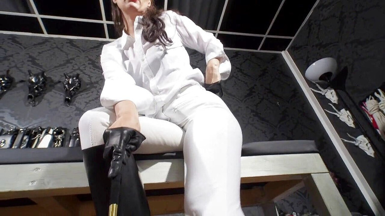Lady Victoria Valente: En primer plano - Jodhpurs y botas de goma: semen en...