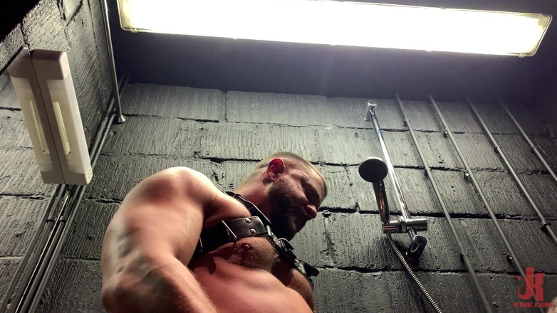 Kinky Bites Gay: Da, Master: Scott Wild și Kai Marcos - Raw