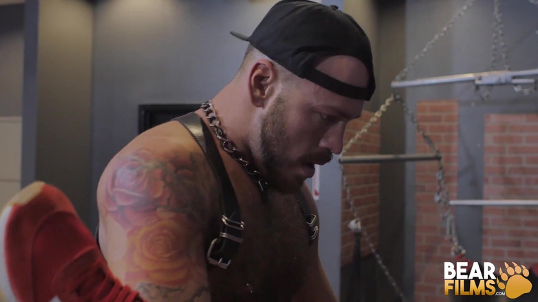 Bear Films: Bearfilms मांसपेशियों वाला भालू sebastian sax की पार्कर लोगान द्वारा चुदाई