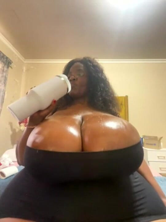 Legendary Booty Overdose: Lactating Black BBW Titsplay &amp; Ass Worship
