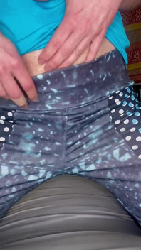 Cspot malha e fica tão excitado que eles têm que esfregar um orgasmo alto