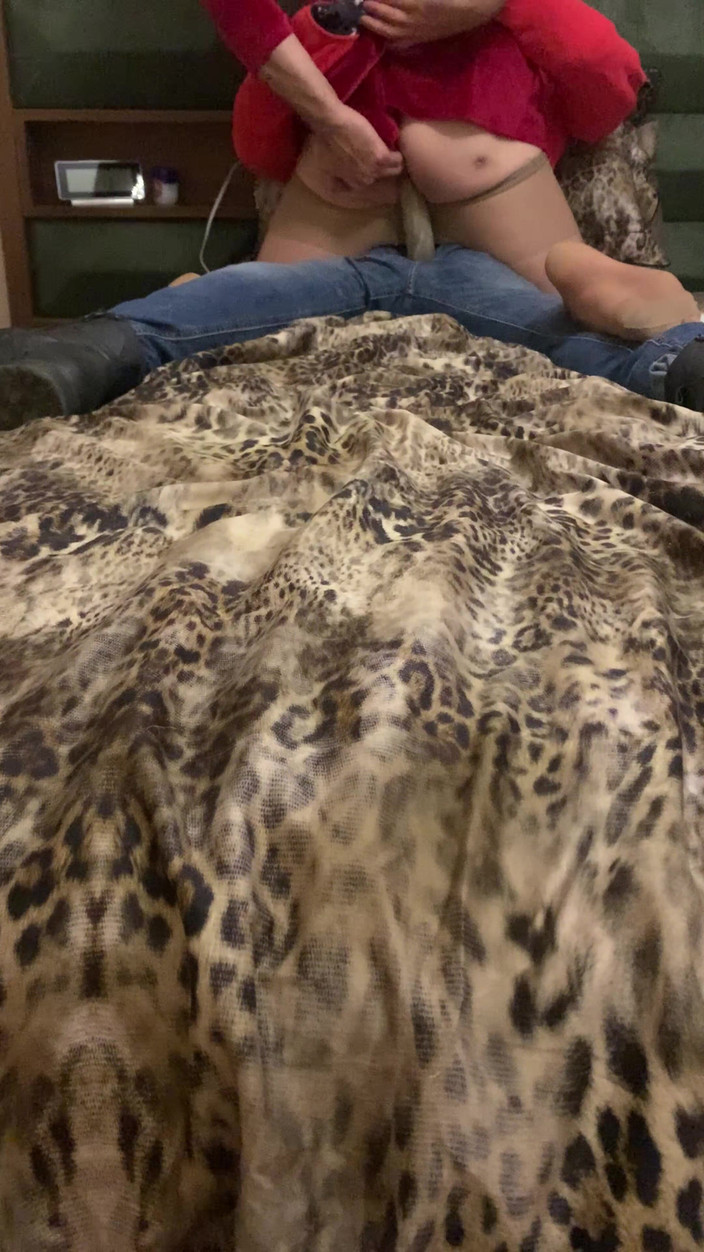 cd_aysemmm: Meu enteado de 18 anos entrou na minha meia-calça