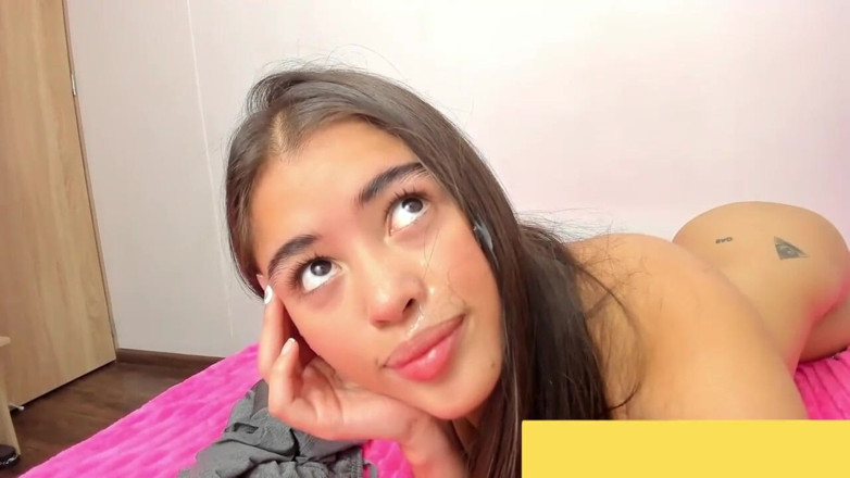 Teen amateur Latinas: Min styvsyster suger, knullar och tar sperma i ansiktet