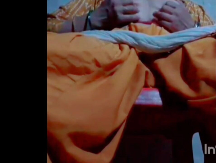 TricolorMusic3: Akeli Aurat Mastrebeting Kar Rahi Hain Bahut Josh Ke Saath
