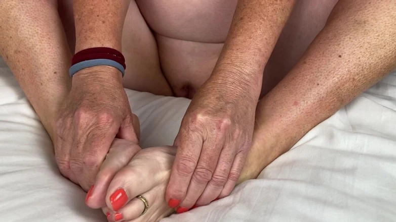 Mr MF: Mrs Mature Feet Really Needing Someone to Massage and Oil...
