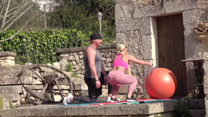 My German Amateurs: Perforada rubia milf disfruta al aire libre trio después del...