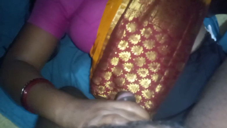 Priyanka314: Bà nội trợ Thelgu Bhabhi Ấn Độ làm tình tại nhà