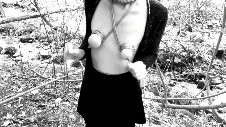 Bdsmlovers91: Kinktober Day 27 - 전시 꼬임 - 공공 장소에서 묶고 묶인 토플리스 오럴: Bdsmlovers91