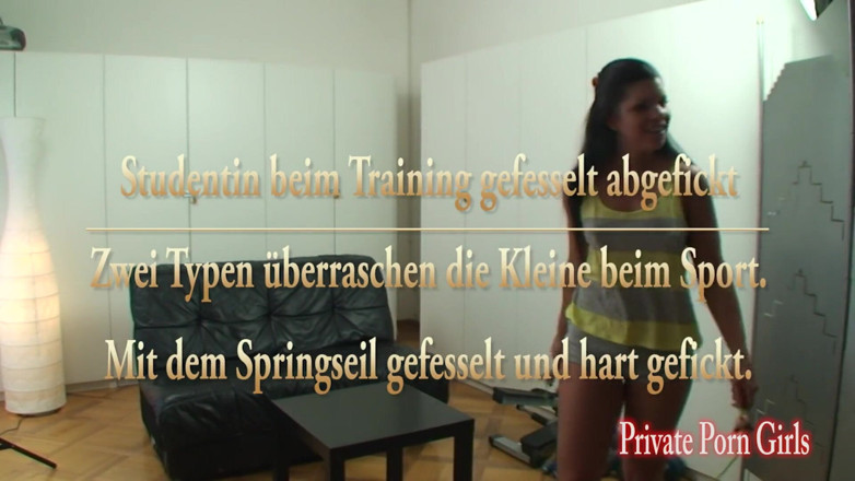 Private Porn Girls: Filmez une salope dans son action trio