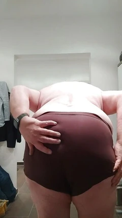 Cinto da noite para peitos vermelhos depois de mijar
