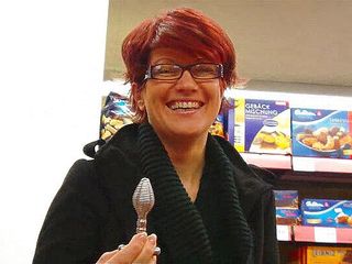 Popp Sylvie: Wtyczka do buttplug w supermarkecie