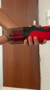 Ho comprato un masturbatore automatico giapponese e ho scoperto che il mio cazzo non entrava dentro
