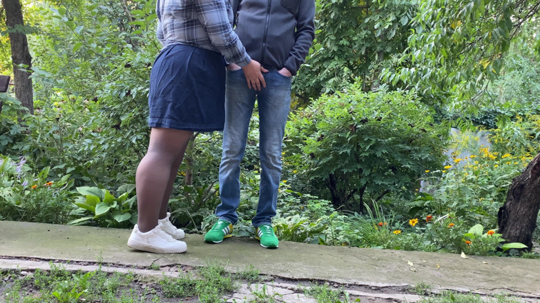 OurFetishLife: Külotlu çoraplı orta yaşlı seksi kadın eylülde altın duş alıyor