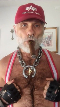 Il patrigno accende la sua gargaris