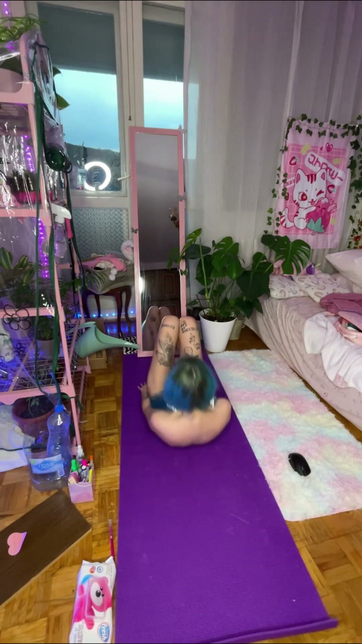 lanalovacutie: Yoga Naked