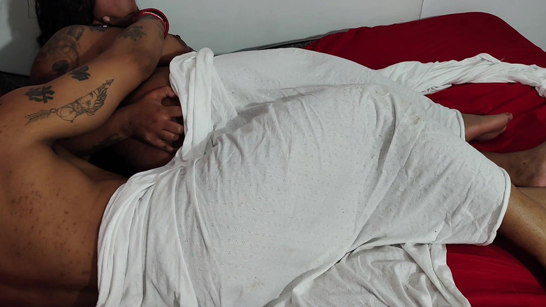 Tiffany Montavani: Wanita cantik kulit hitam ini dientot habis-habisan di balik selimut...